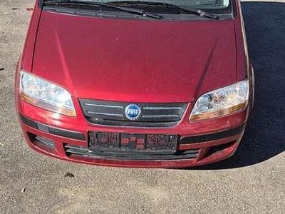 Braun Gebraucht 2005 Fiat Idea Family Van / Kleinbus | € 2.200