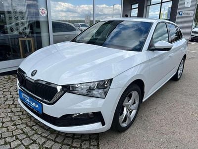 Weiss metallicperleffekt Gebraucht 2022 Skoda Scala Style Kleinwagen | € 18.690 (Teuer)