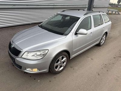 Gebraucht Skoda Octavia Elegance 105 PS (77 kW) 2011 Grau Kombi