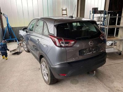 Grau Gebraucht 2017 Opel Crossland X Edition SUV | € 4.000