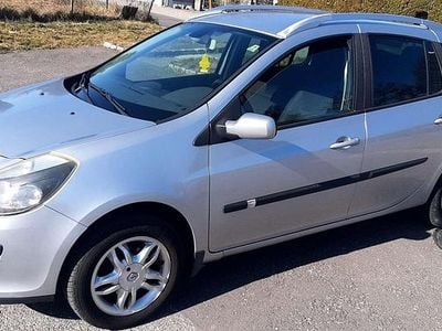 Silber Gebraucht 2009 Renault Clio GrandTour Kombi | € 3.200