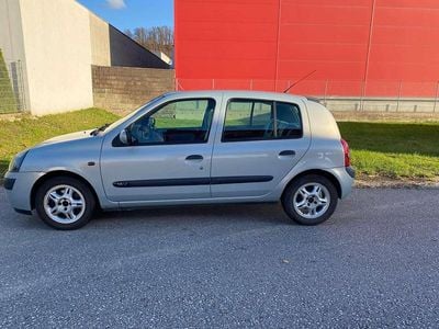 Grau Gebraucht 2002 Renault Clio II Extreme Kleinwagen | € 2.500 (Fairer Preis)