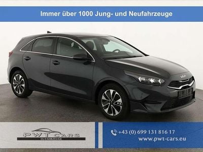 Grau Neu 2025 Kia Ceed Kleinwagen | € 27.483 (Fairer Preis)
