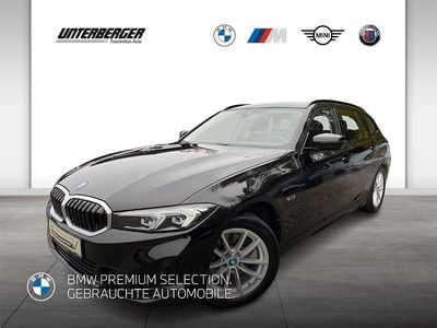 Schwarz Gebraucht 2022 BMW 320e Kombi | € 25.950