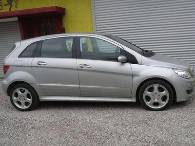 Silber Gebraucht 2007 Mercedes 180 Limousine | € 5.500