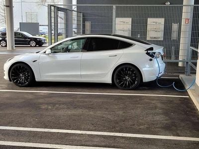 Weiß Gebraucht 2019 Tesla Model 3 Long Range AWD Limousine | € 22.500 (Etwas zu teuer)