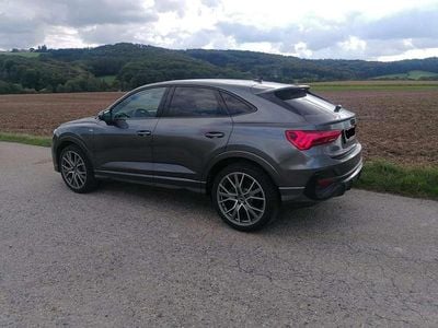 Grau Gebraucht 2021 Audi Q3 SUV | € 37.500