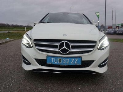 Weiß Gebraucht 2016 Mercedes 200 Limousine | € 10.890