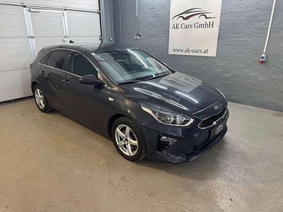 Grau Gebraucht 2022 Kia Ceed Kleinwagen | € 15.900 (Guter Preis)