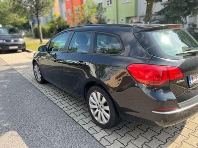 Schwarz Gebraucht 2014 Opel Astra Kombi | € 5.450 (Etwas zu teuer)