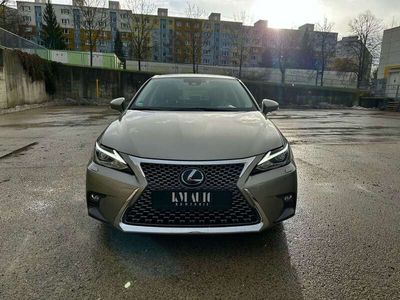 Lexus CT200h