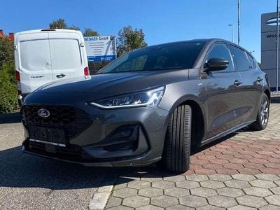 Grau Gebraucht 2022 Ford Focus ST-Line Kleinwagen | € 18.700 (Fairer Preis)
