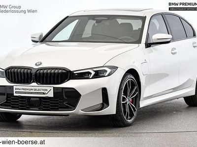 Weiß Gebraucht 2024 BMW 330e Efficient Dynamics Limousine | € 50.491 (Etwas zu teuer)