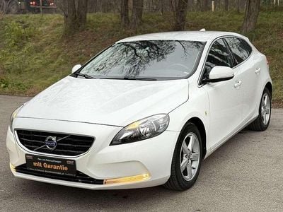 Weiß Gebraucht 2014 Volvo V40 Momentum Limousine | € 9.900 (Teuer)