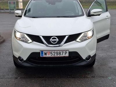 Weiß Gebraucht 2015 Nissan Qashqai 360º SUV | € 10.500 (Etwas zu teuer)
