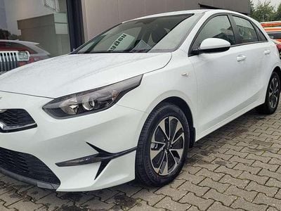 Weiß Neu 2025 Kia Ceed Kleinwagen | € 24.089 (Etwas zu teuer)