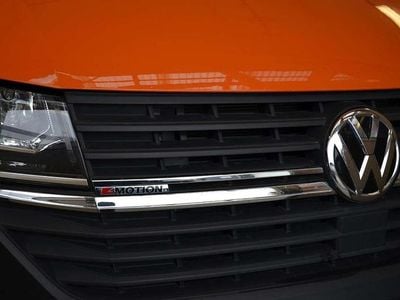 Gebraucht VW T6.1 150 PS (110 kW) 2022 Orange Van