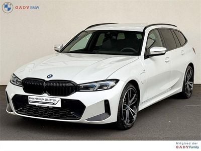 Weiß Gebraucht 2023 BMW 330e Shadowline Kombi | € 44.940 (Teuer)