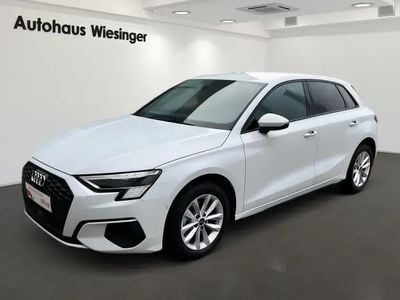 Weiss metallic Gebraucht 2024 Audi A3 Ambiente Limousine | € 32.900 (Teuer)