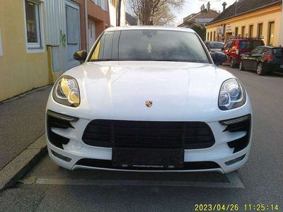 Porsche Macan S