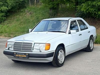 Weiß Gebraucht 1990 Mercedes E230 Limousine | € 8.990