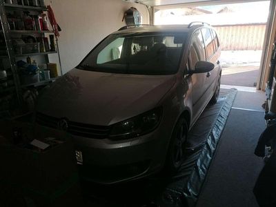 Gebraucht VW Touran Comfortline 105 PS (77 kW) 2014 Silber Van / Kleinbus