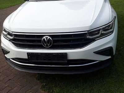 Gebraucht VW Tiguan Life 122 PS (89 kW) 2021 Weiß SUV