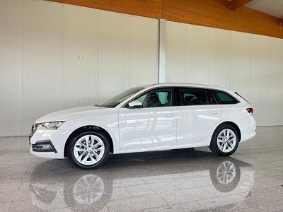 Weiss metallic Gebraucht 2023 Skoda Octavia Kombi | € 23.990 (Fairer Preis)