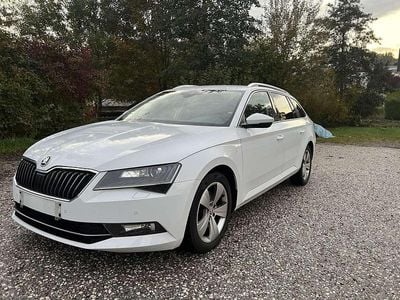 Weiß Gebraucht 2018 Skoda Superb LAURIN & KLEMENT Kombi | € 18.800