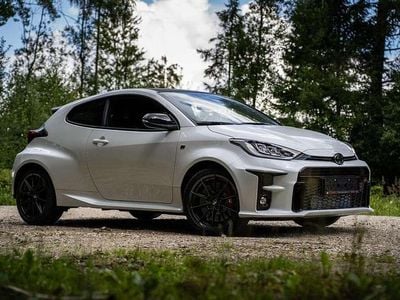Weiß Gebraucht 2024 Toyota Yaris Limousine | € 47.600 (Teuer)