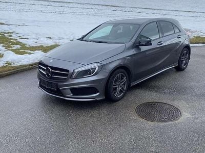 Gebraucht Mercedes A200 136 PS (100 kW) 2013 Grau Limousine