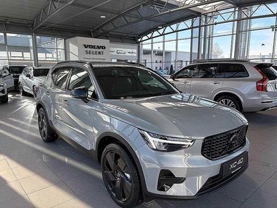 Neu Volvo XC40 163 PS (119 kW) 2026 Grau SUV