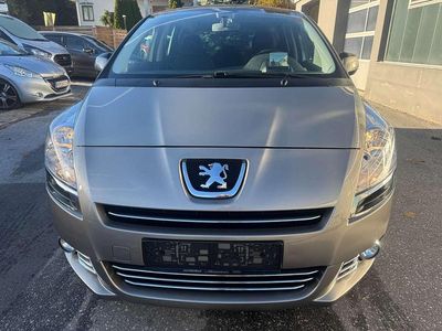 Grau Gebraucht 2010 Peugeot 5008 Premium Van / Kleinbus | € 7.990 (Teuer)