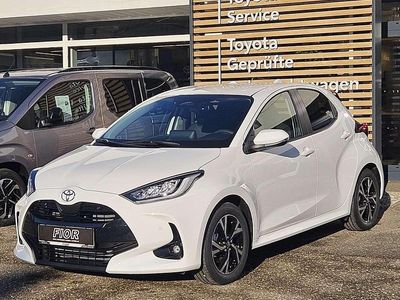 Weiß Neu 2025 Toyota Yaris Hybrid Active Limousine | € 22.990 (Fairer Preis)