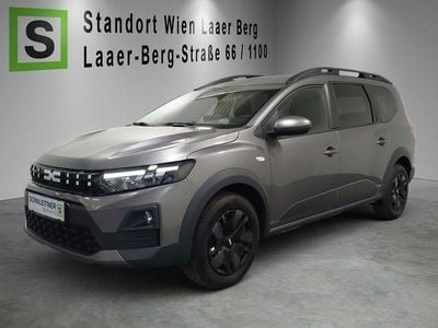 Neu Dacia Jogger Expression 156 PS (114 kW) 2026 Grau Van / Kleinbus