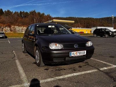 Blau Gebraucht 2000 VW Golf IV Trendline Kleinwagen | € 3.000