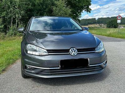 Grau Gebraucht 2017 VW Golf VII Limousine | € 13.500 (Fairer Preis)