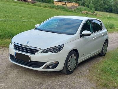 Weiß Gebraucht 2014 Peugeot 308 Limousine | € 5.800