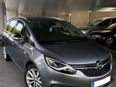 Grau Gebraucht 2017 Opel Zafira Tourer Van / Kleinbus | € 16.000