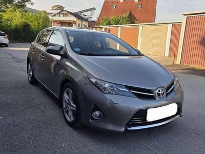 Bronze Gebraucht 2014 Toyota Auris Lounge Limousine | € 7.800 (Fairer Preis)