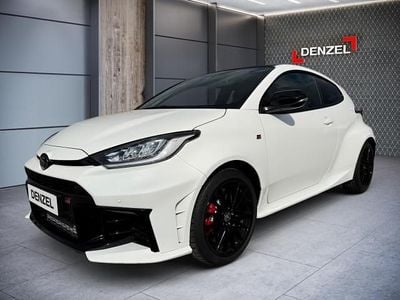 Pure white Neu 2025 Toyota Yaris Limousine | € 58.900