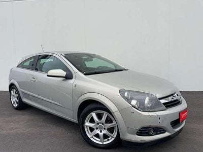 Beige Gebraucht 2005 Opel Astra GTC Sport Coupé | € 2.500