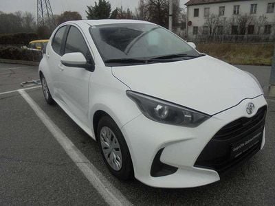 Weiß Gebraucht 2024 Toyota Yaris Active Limousine | € 18.490 (Superpreis)