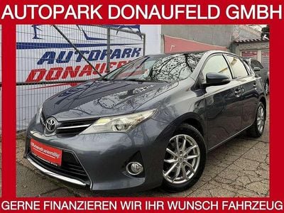 Blau Gebraucht 2015 Toyota Auris Limousine | € 6.999 (Guter Preis)