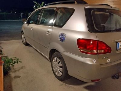 Silber Gebraucht 2002 Toyota Avensis Verso Van / Kleinbus | € 3.500