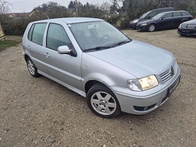 Grau Gebraucht 2001 VW Polo Highline Limousine | € 590