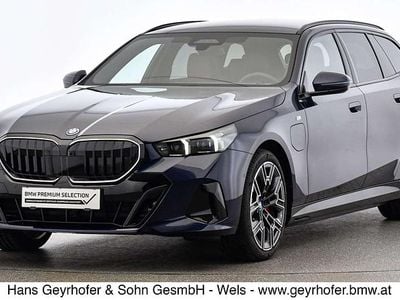 Blau Gebraucht 2024 BMW 530e Comfort Edition Kombi | € 64.980