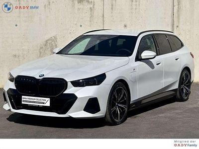 Weiß Gebraucht 2025 BMW 530e Shadowline Kombi | € 69.980