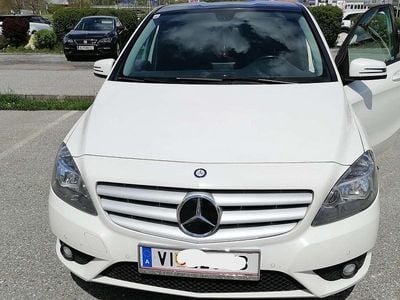 Weiß Gebraucht 2013 Mercedes B180 Edition Van / Kleinbus | € 9.000