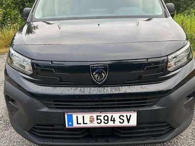 Schwarz Gebraucht 2024 Peugeot Partner Van / Kleinbus | € 23.800